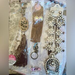 💎Boutique Jewelry Bundle –Curated by Me💎
5 Brand New Pieces for $30